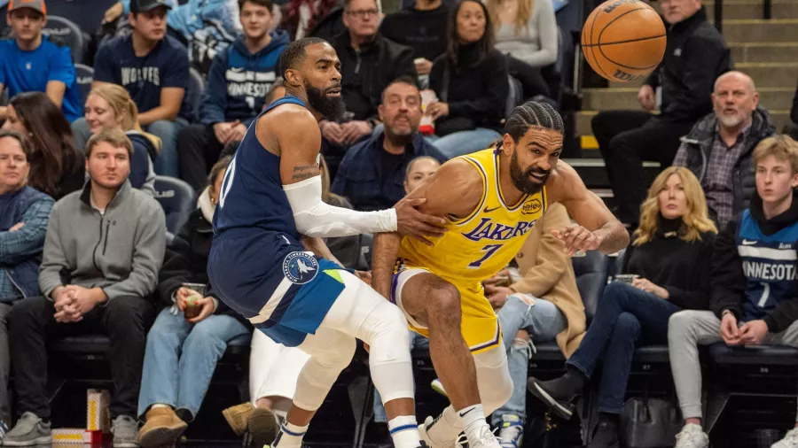 Los Timberwolves agravaron la crisis de los Lakers