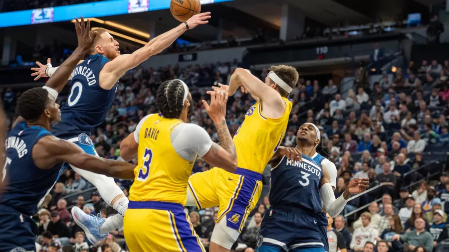 Los Timberwolves agravaron la crisis de los Lakers