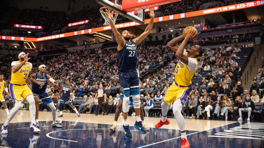 Los Timberwolves agravaron la crisis de los Lakers