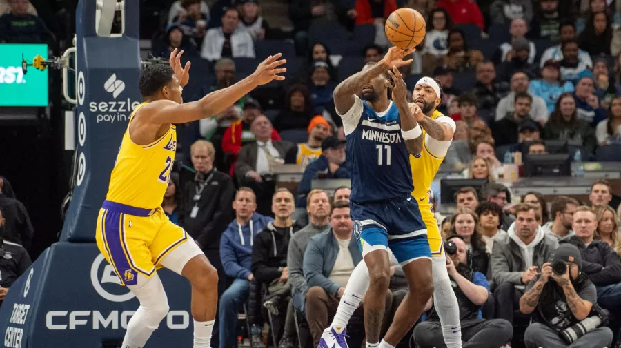 Los Timberwolves agravaron la crisis de los Lakers