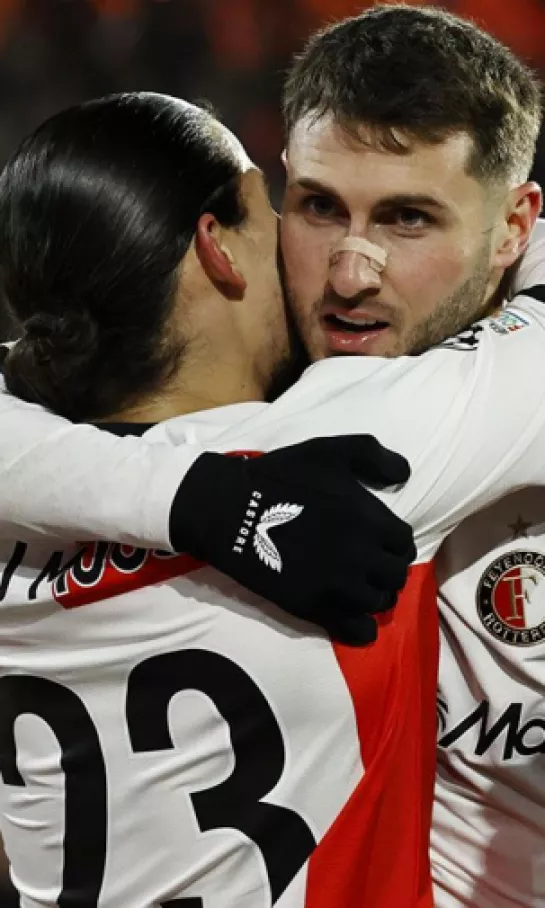 ¡Triplete! Santiago Giménez llegó a 60 goles con el Feyenoord