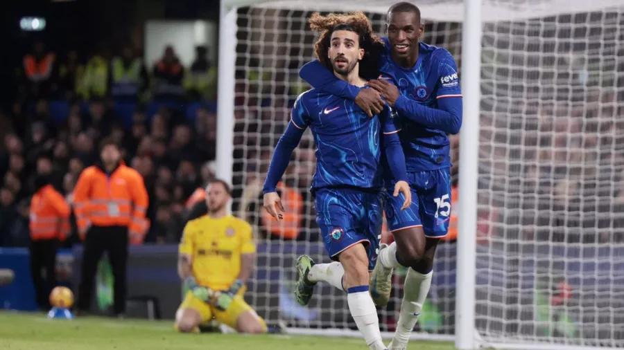 Una racha de cuatro victorias mantiene a Chelsea soñando con la Premier League