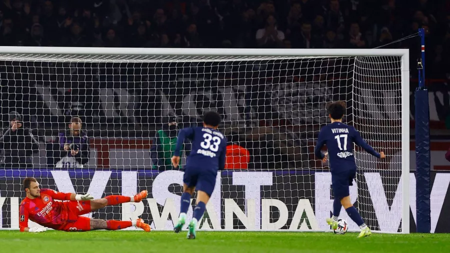 Vitinha aumentó la ventaja desde el punto penal al 14