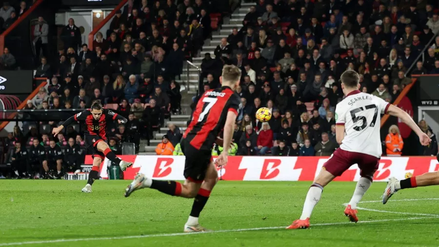 Enes Ünal igualó el partido con un tiro libre a los 90 minutos