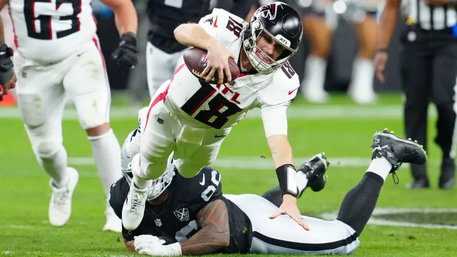 Los Falcons fueron los menos malos y derrotaron a los Raiders