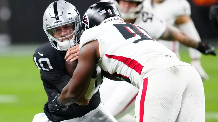 Los Falcons fueron los menos malos y derrotaron a los Raiders