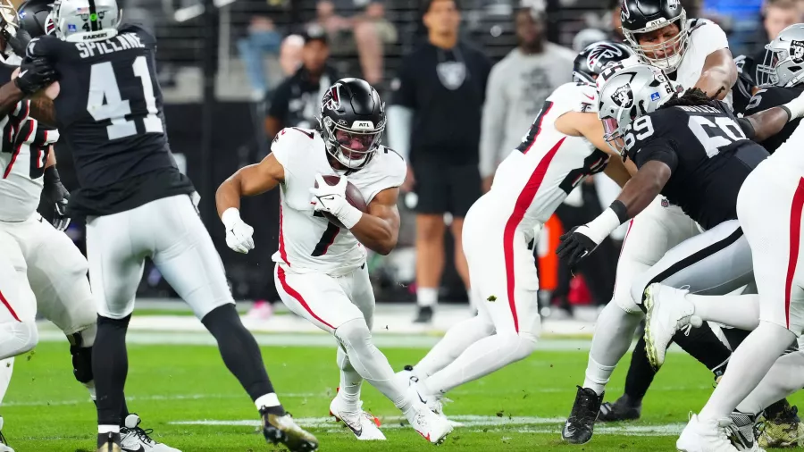 Los Falcons fueron los menos malos y derrotaron a los Raiders