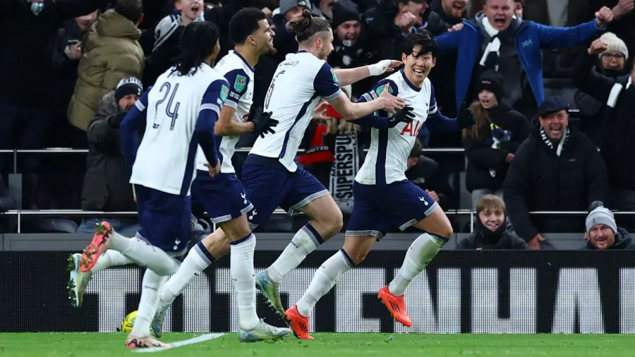 Heung Min Son terminó con la esperanza de los 'Red Devils' al 88 y Jonny Evans cerró la cuenta al 90+4 