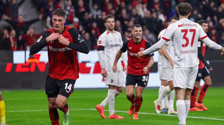 Al 74’, el Leverkusen armó el contragolpe y Jeremie Frimpong mandó centro al área, Wirtz la bajó y Schick mandó el esférico al fondo de las redes.