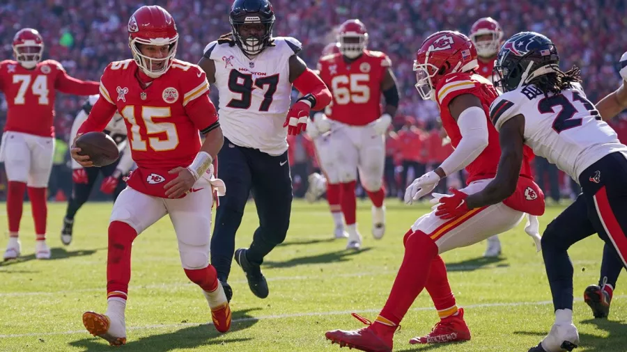 Patrick Mahomes lanzó para 260 yardas con un TD