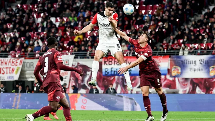 3.- Eintracht Frankfurt - 27 puntos