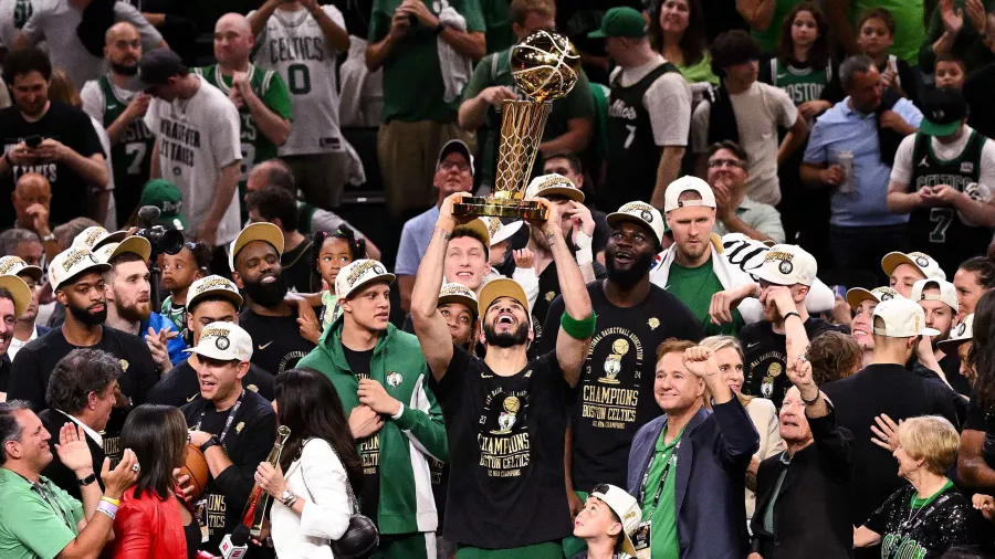 Los Boston Celtics se coronaron en la NBA: Tras 16 años de sequía, conquistaron su título #18, y de paso establecieron el récord como el equipo más ganador, tras superar a los Dallas Mavericks en cinco juegos.