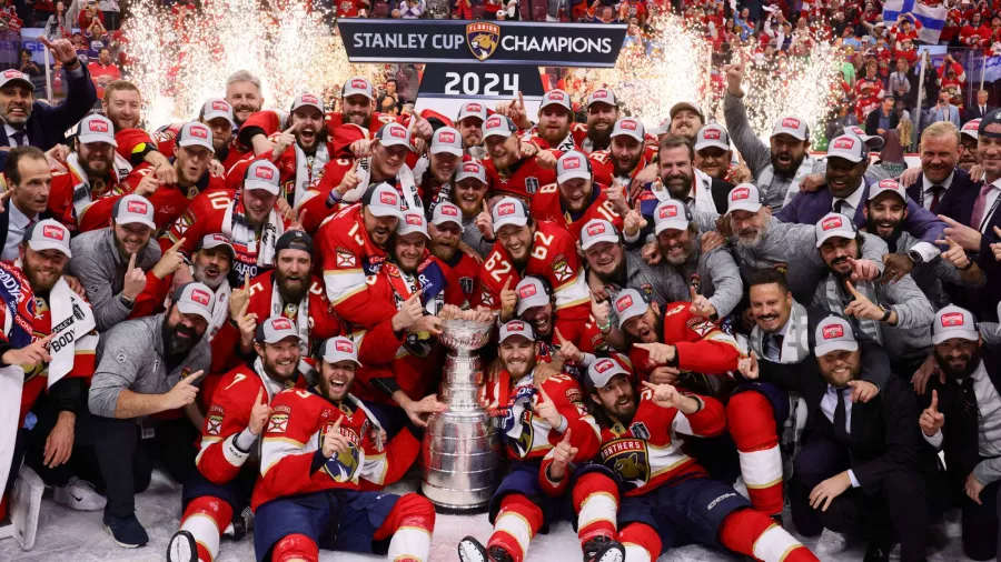 Los Florida Panthers ganan su primera Stanley Cup: El equipo fundado en 1993 se impuso a los Edmonton Oilers en siete juegos, lo que significó su primer campeonato de la NHL.