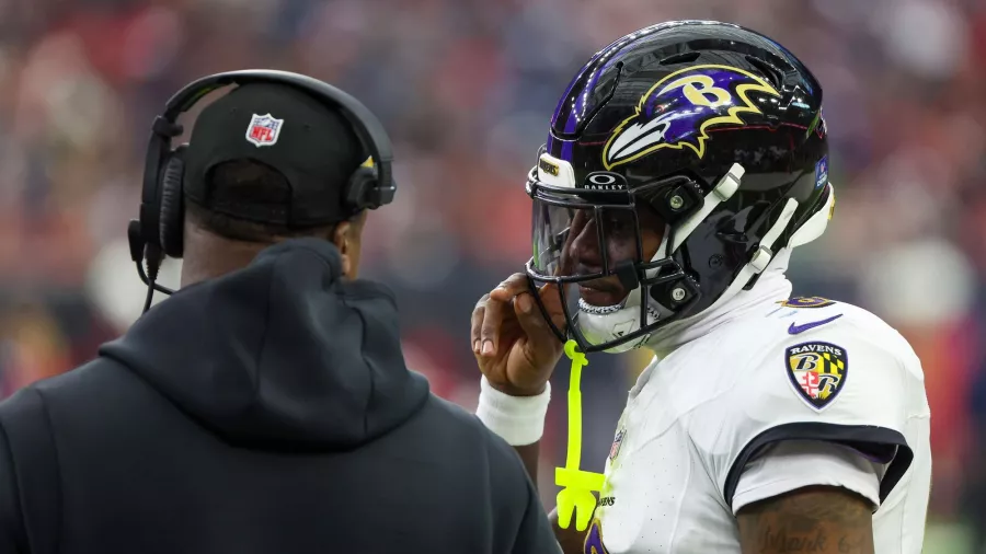 Lamar Jackson consiguió el récord tras correr para 86 yardas en la paliza de los Baltimore Ravens 31-2 sobre los Houston Texans