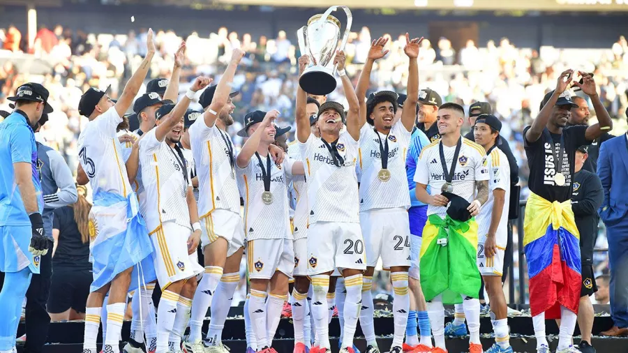 1. LA Galaxy campeón. El equipo de Los Angeles logró su sexto título de la historia tras imponerse en la final a NY Red Bulls