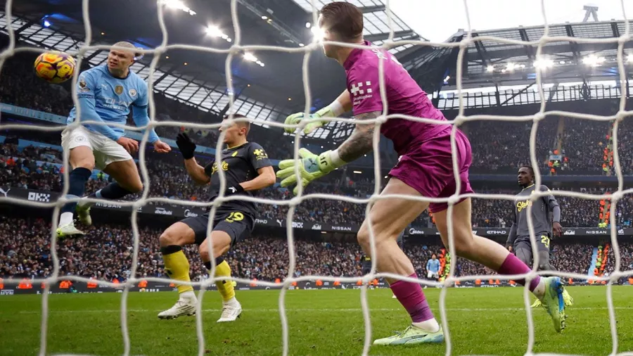 Erling Haaland y un penalti indigno en el último partido del Manchester City en casa