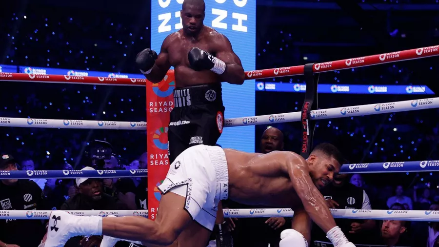 7. Antonhy Joshua vs. Daniel Dubois. Victoria para Dubois  por nocaut en el quinto asalto.