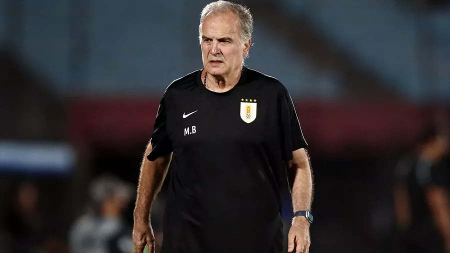 10. Marcelo Bielsa (Argentino). Técnico de la selección de Uruguay.