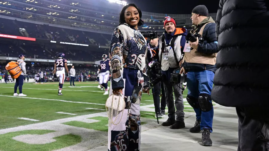 Simone Biles le puso el 'toque dorado' al Seahawks-Bears