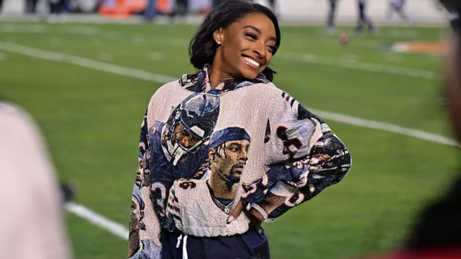 Simone Biles le puso el 'toque dorado' al Seahawks-Bears