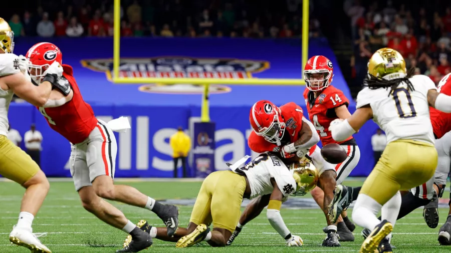 Notre Dame es el último semifinalista del futbol americano colegial