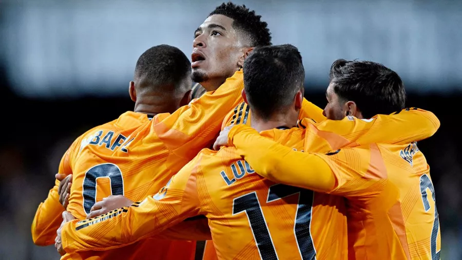 Real Madrid venció 2-1 al Valencia en Mestalla.