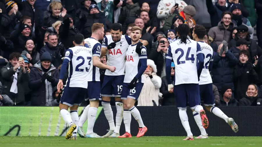 Dominik Solanke adelantó a los 'Spurs' con cuatro minutos de partido