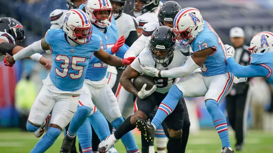 Los Houston Texans derrotaron 23-14 a los Tennessee Titans, que usaron el uniforme de los Houston Oilers