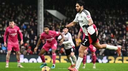 Raúl anotó los dos goles de Fulham ante Ipswich Town