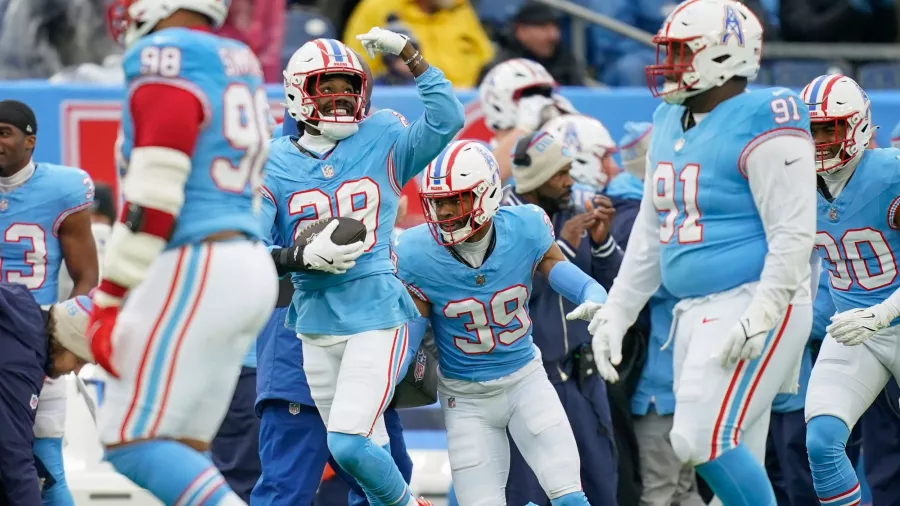 Ni con el uniforme de los Oilers pudieron ganar los Titans