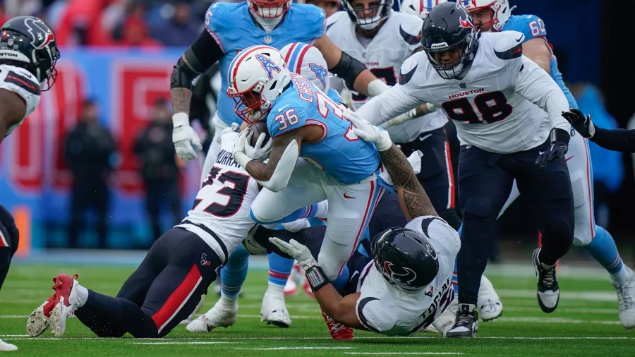 Ni con el uniforme de los Oilers pudieron ganar los Titans