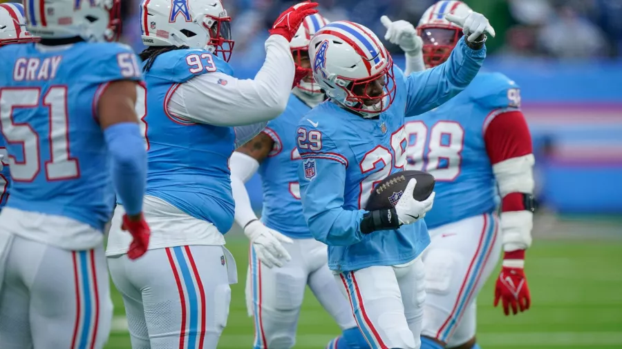 Ni con el uniforme de los Oilers pudieron ganar los Titans