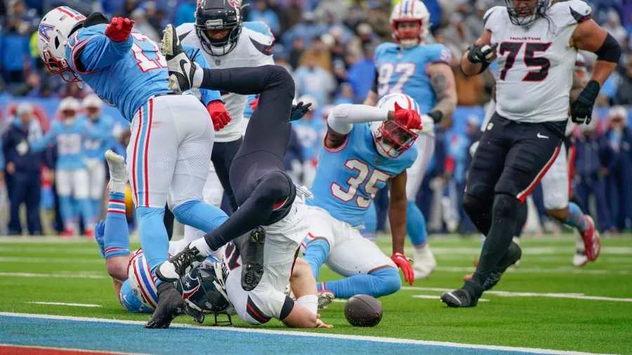 Ni con el uniforme de los Oilers pudieron ganar los Titans