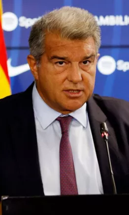 Piden la dimisión inmediata de Joan Laporta