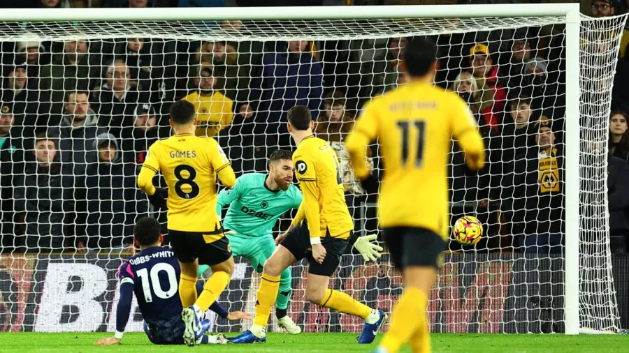 Morgan Gibbs-White anotó el 1-0 a los siete minutos