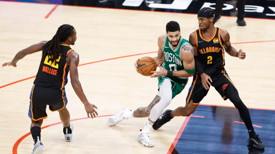 Los campeones Celtics fueron exhibidos por el Thunder