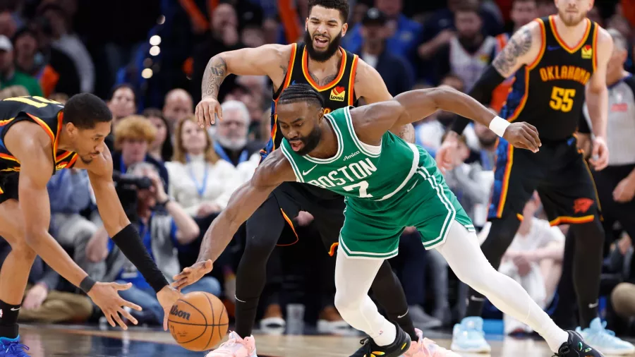 Los campeones Celtics fueron exhibidos por el Thunder