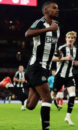 Newcastle dejó a Arsenal contra las cuerdas en la Carabao Cup