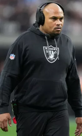 Los Raiders se quedan sin coach tras el despido de Antonio Pierce