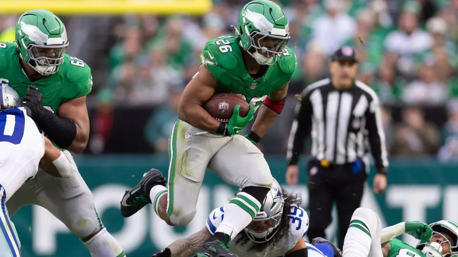 Philadelphia Eagles, Fortalezas: Saquon Barkley es el estandarte de la ofensiva con sus poderosas carreras. Debilidades: Si hay lesiones, no cuentan con un 'backup' tan poderoso