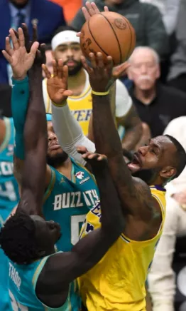 Lakers-Hornets, pospuesto por incendios en Los Angeles