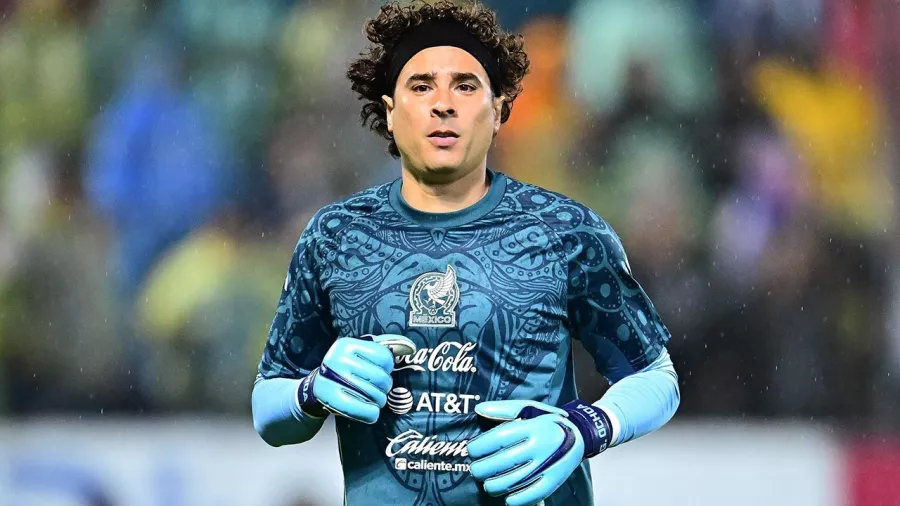 Guillermo Ochoa, portero de 39 años, AVS (Portugal)