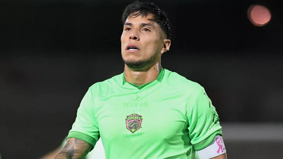 ¿Carlos Salcedo? El defensa mexicano de 31 años también negocia con Gremio (Brasil)