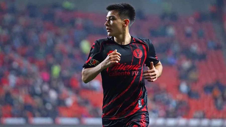 Nombre: Gilberto Mora
Edad: 16 años
Posición:Mediocampista
Equipo: Xolos de Tijuana