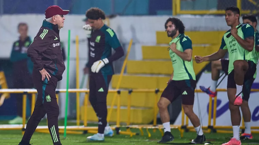 Javier Aguirre ha tenido que echar mano de nuevos rostros para conformar un equipo sólido para los partidos 