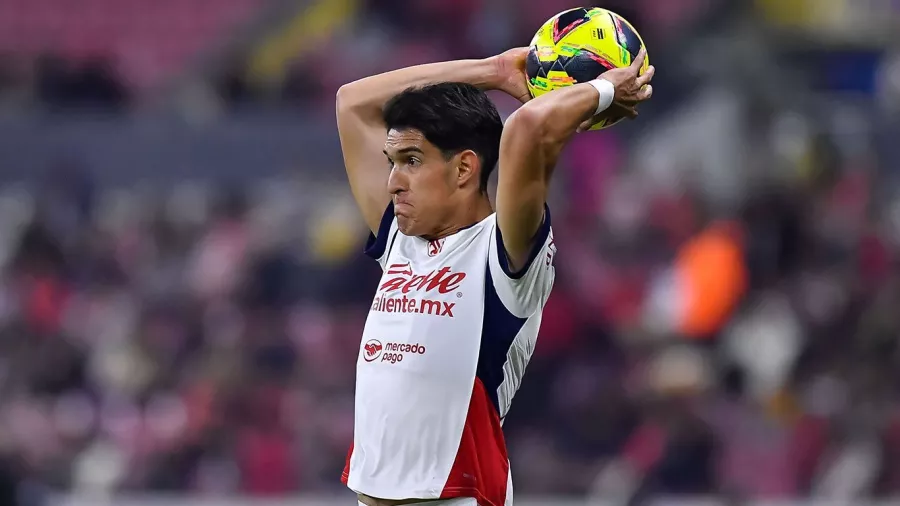 Nombre: José Castillo
Edad: 23 años
Posición: Defensa
Equipo: Chivas