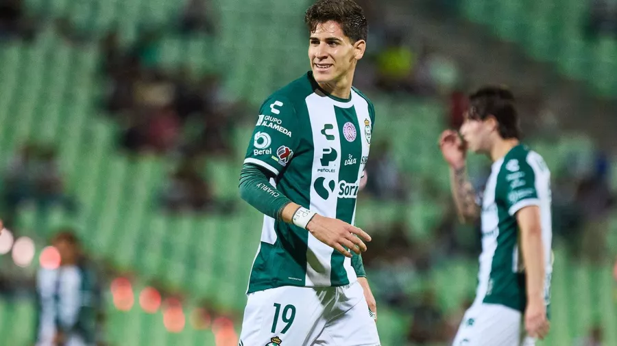 Nombre: Santiago Muñoz
Edad: 22 años
Posición: Delantero
Equipo: Santos Laguna