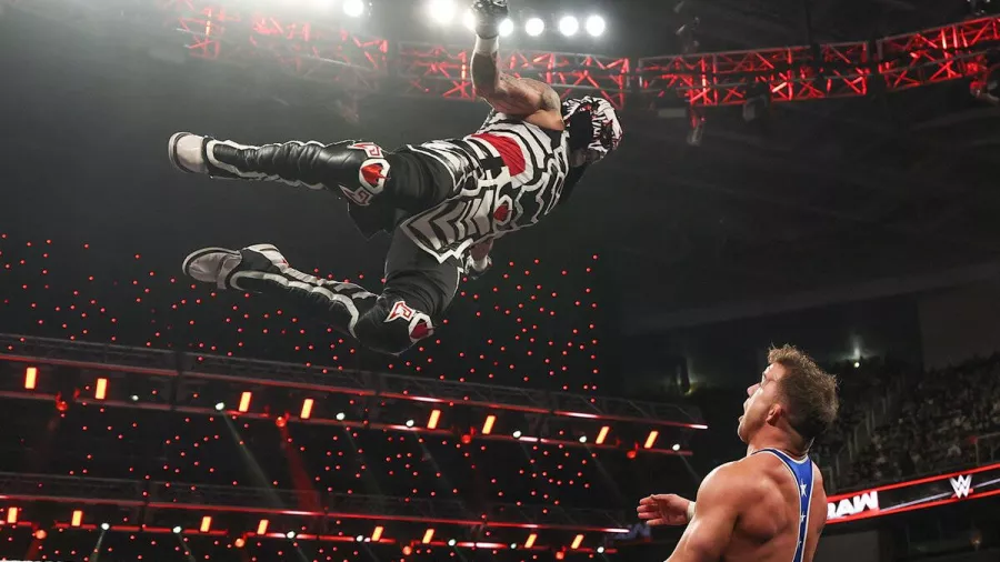 Espectacular presentación del mexicano Penta en WWE