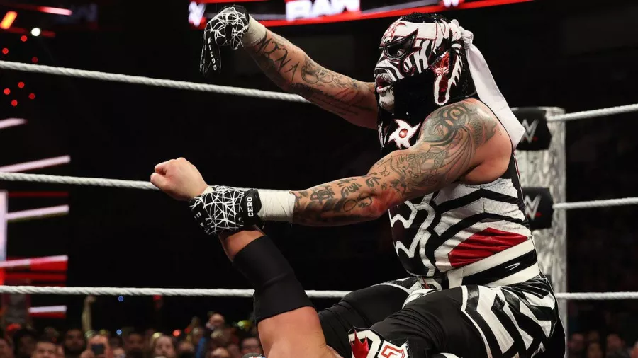 Espectacular presentación del mexicano Penta en WWE