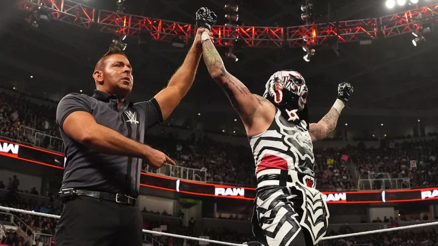 Espectacular presentación del mexicano Penta en WWE